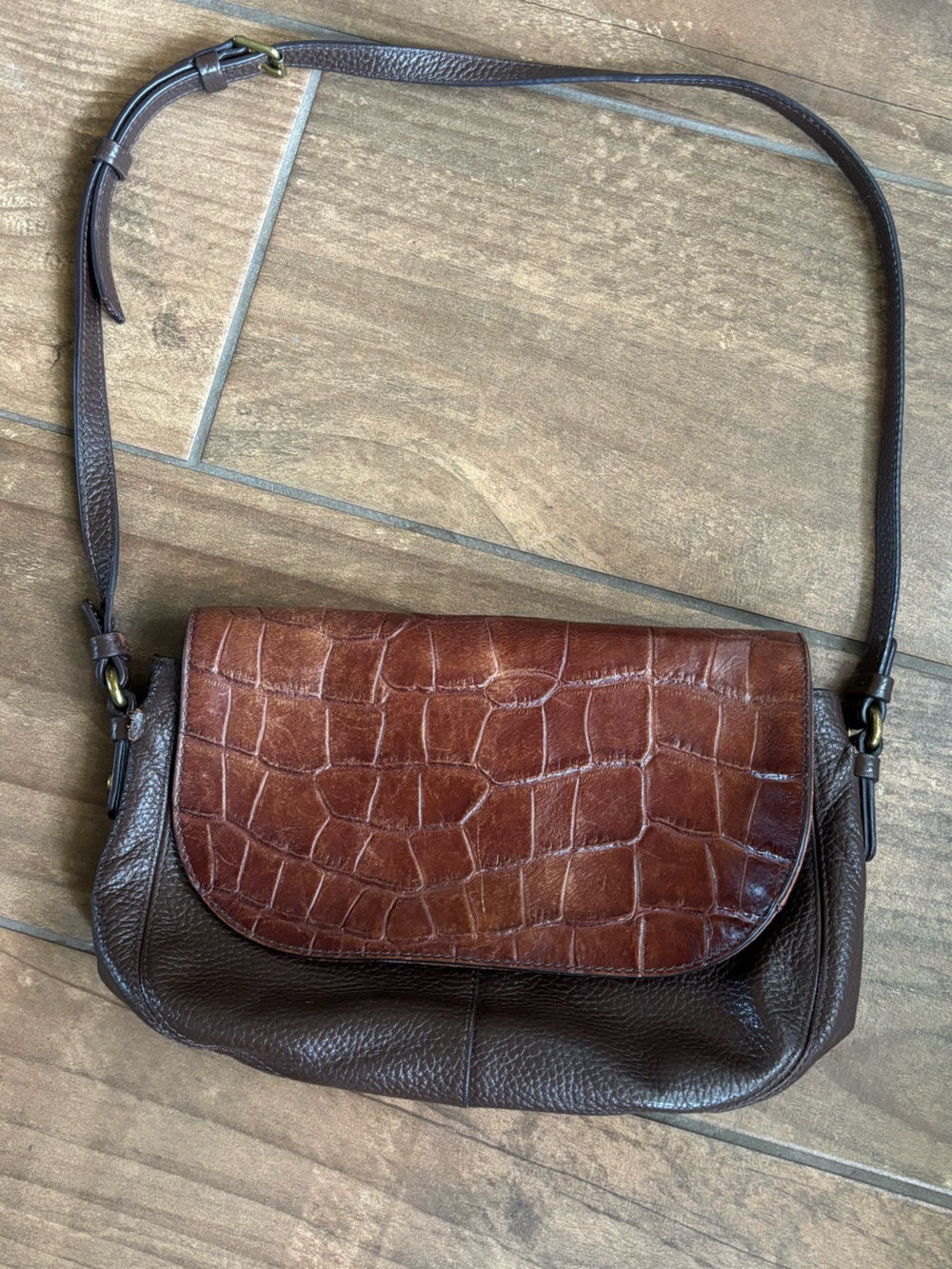 Fossil Brown Leather Shoulder Bag Croc Embossed Flap Vintage Boho Hobo Purse